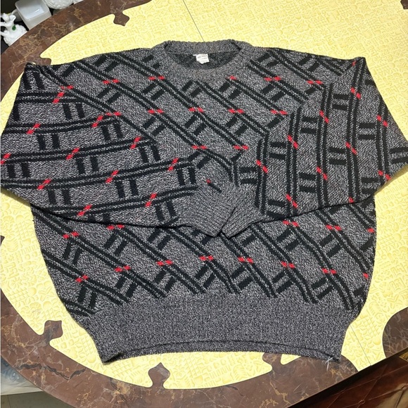 Vintage Gray and Red Patterned Men's Sweater - Picture 2 of 8